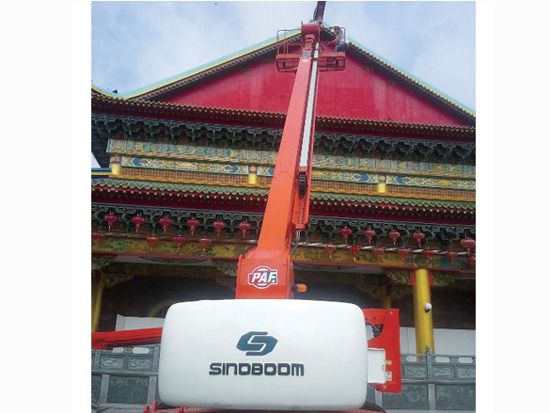 GTBZ28J 28米自行走直臂式高空作业平台.jpg